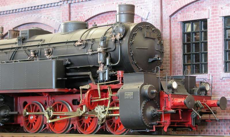 96 018