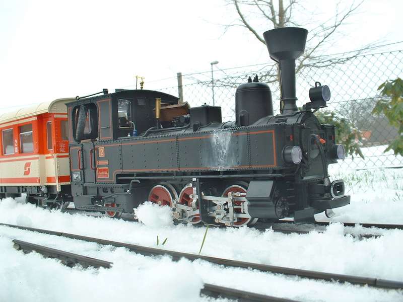 Der Zug wartet im Bahnhof