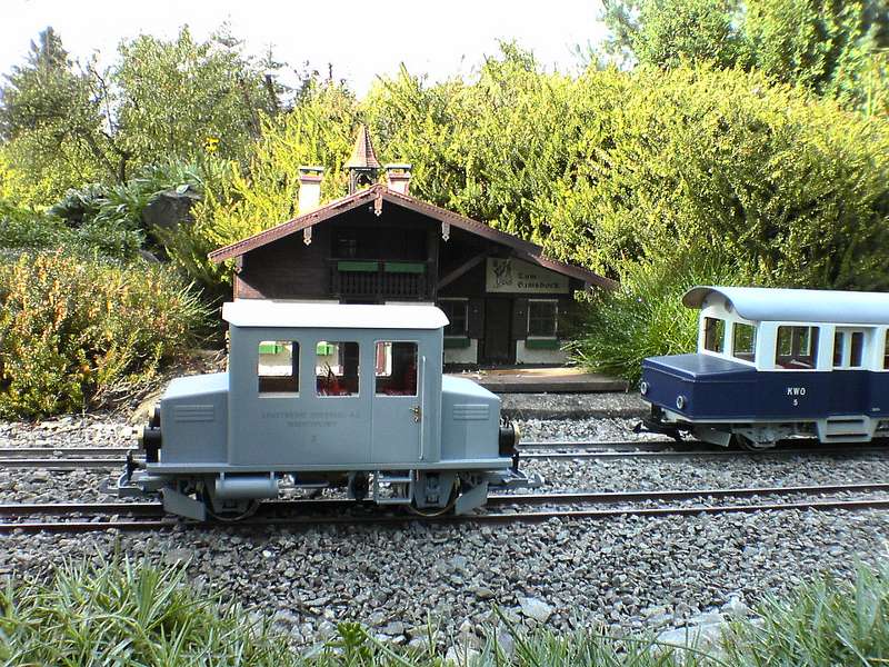 Trudi und Nr 5 vorm Bahnhof
