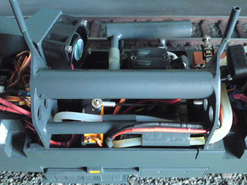 RhB Gem Chassis fertig Auspuff