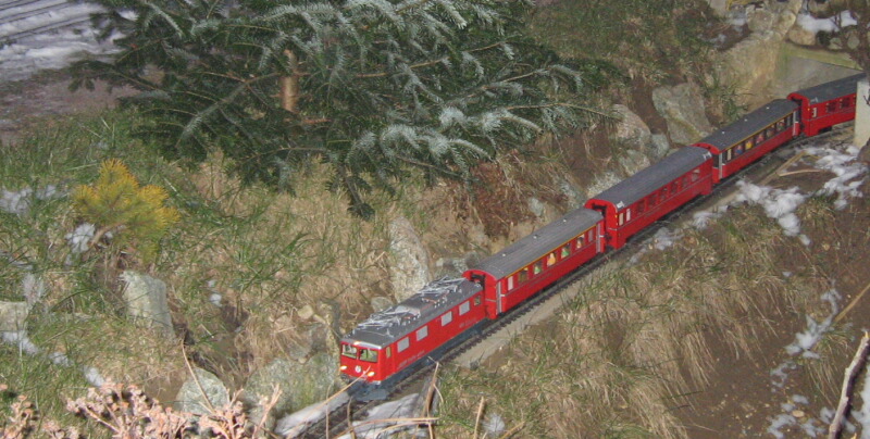 Den Felsen entlang richtun Tunnel