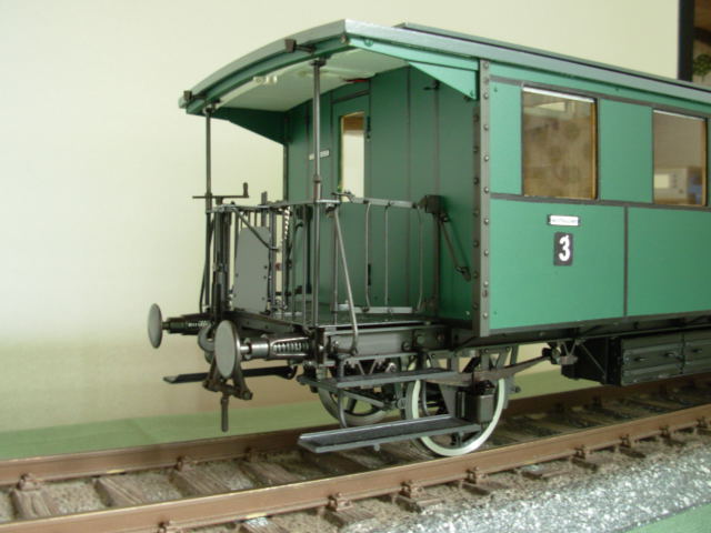 Zweiachsiger Durchgangswagen III. Klasse mit Mittelgang