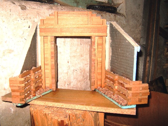 Portal hinterfüllt