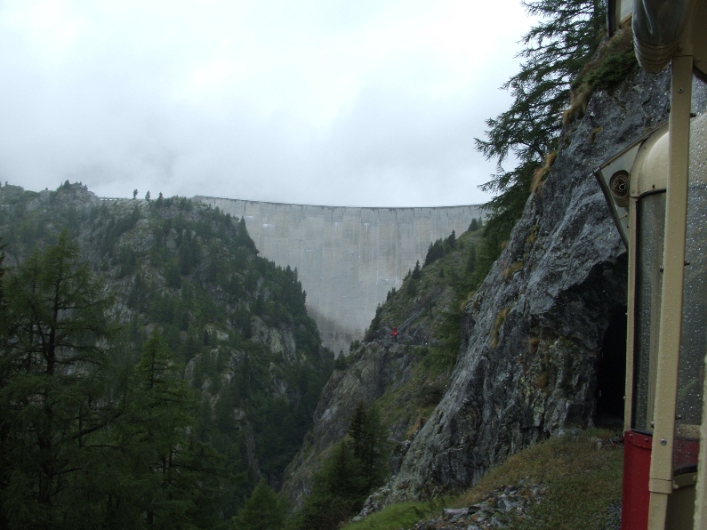 Staumauer und Minifunic