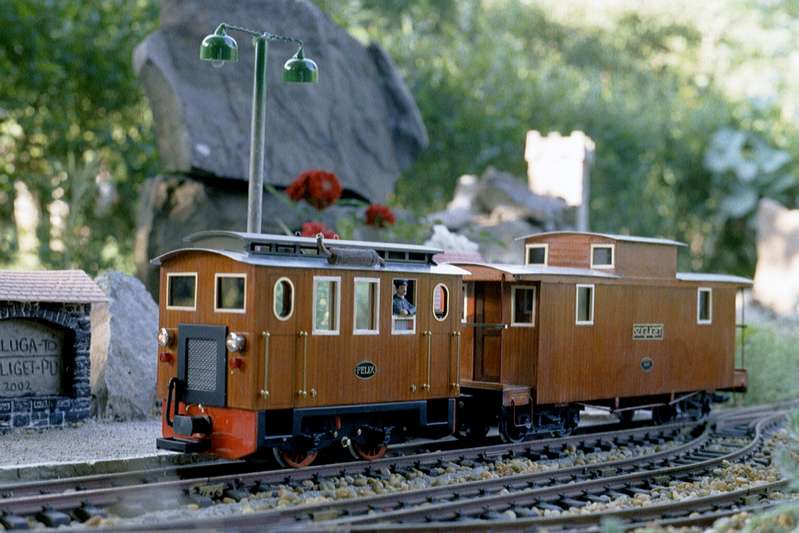 Schienenbus &quot;Felix&quot; mit Caboose