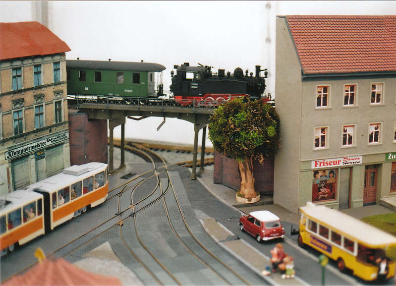 Brücke im Hintergrund