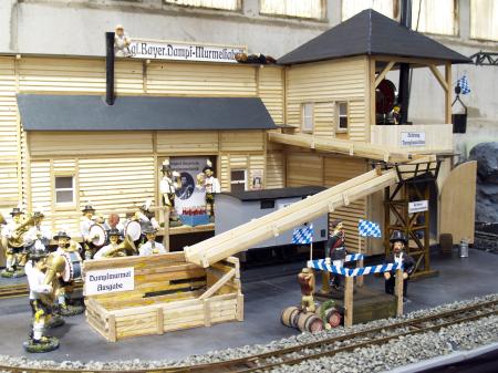 Dampfmurmelfabrik_Ausschnitt_von_vorne_klein