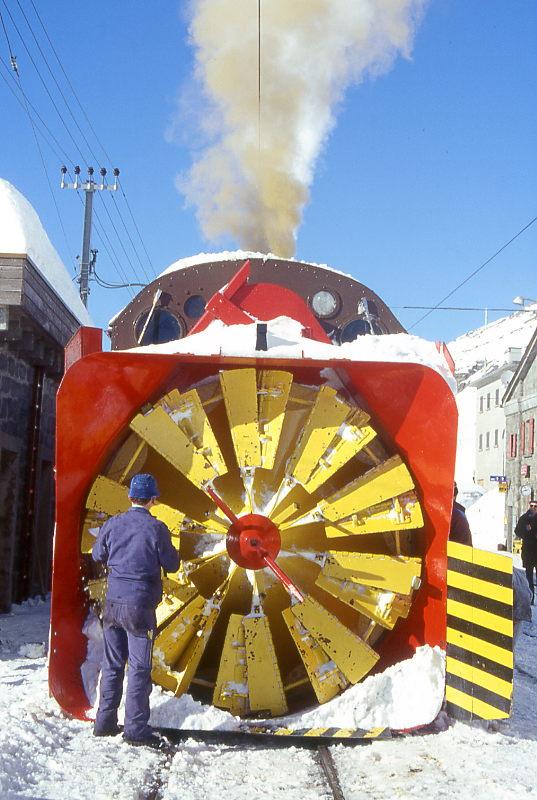 37922