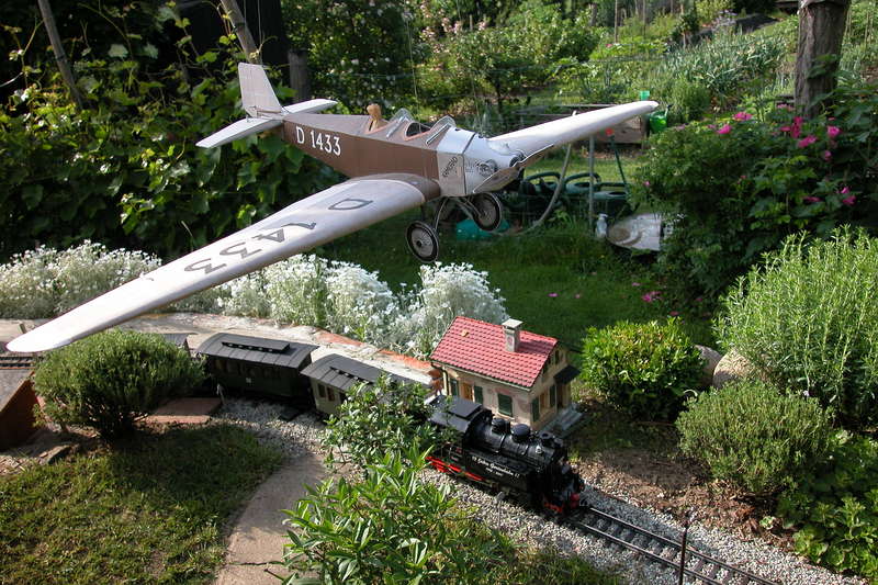 Rundflug über die Gartenbahn