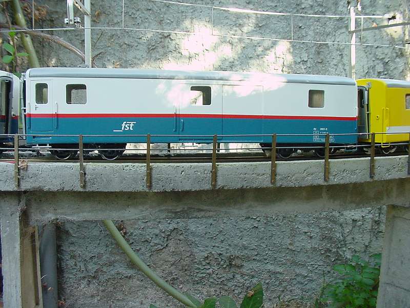 FST Dz 2851; Holz-Bauweise