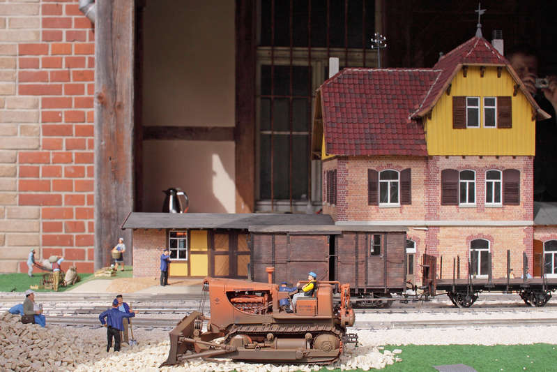 Aalen: Raupe mit Baustelle
