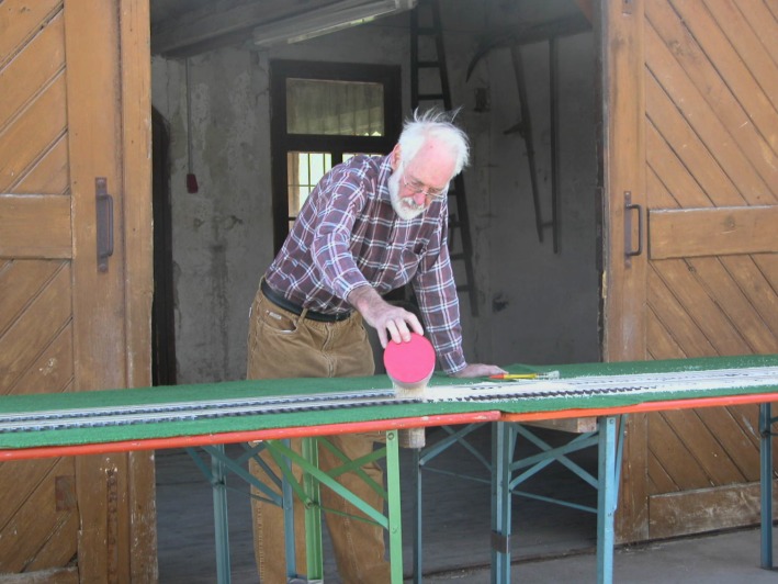 D9-029 Großer Mann, große Dose