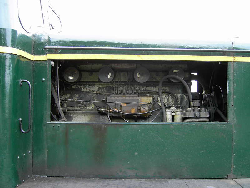 Motor der 351, rechte Seite.