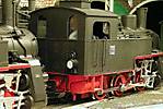 2859D_sende_Elefanten_Zahnradloks_NHE_72_und_71_in_ihrem_Heimat-Bw_Steige.jpg