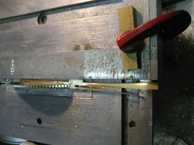 Stromabnehmer untere Holme 1