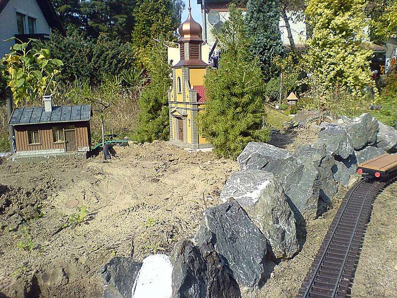 21_09_07_Kirche_mit_Bepflanzung_03