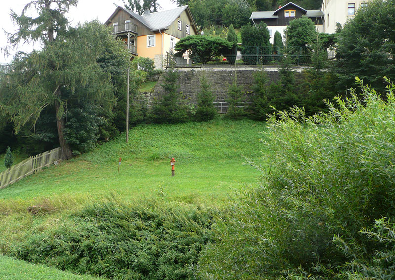 Hydrant_auf_Wiese_2