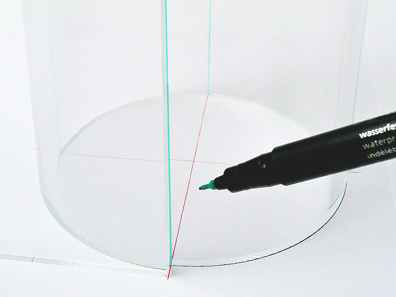 Plexiglass_schlitzen_02