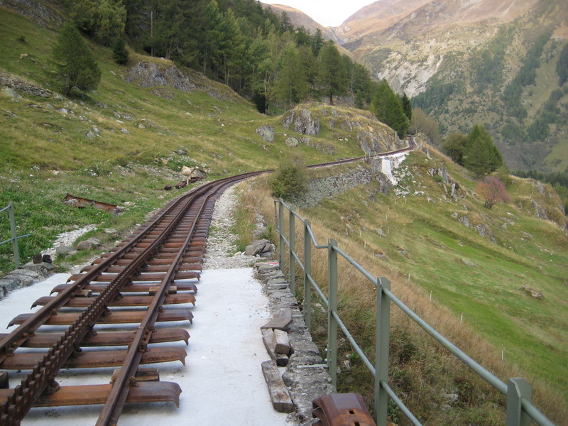 Streckenbau Gletsch-Oberwald Blick Richtung Lammenviadukt