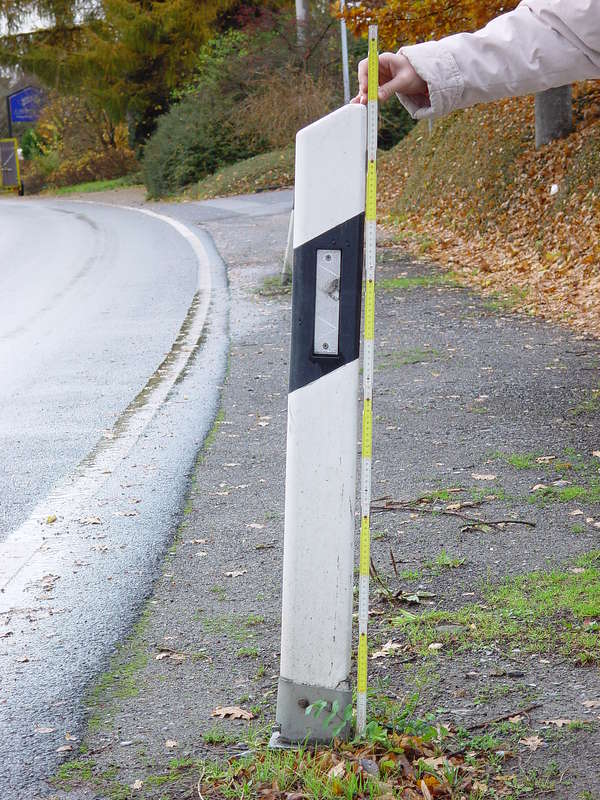 Begrenzungspfahl vermessen