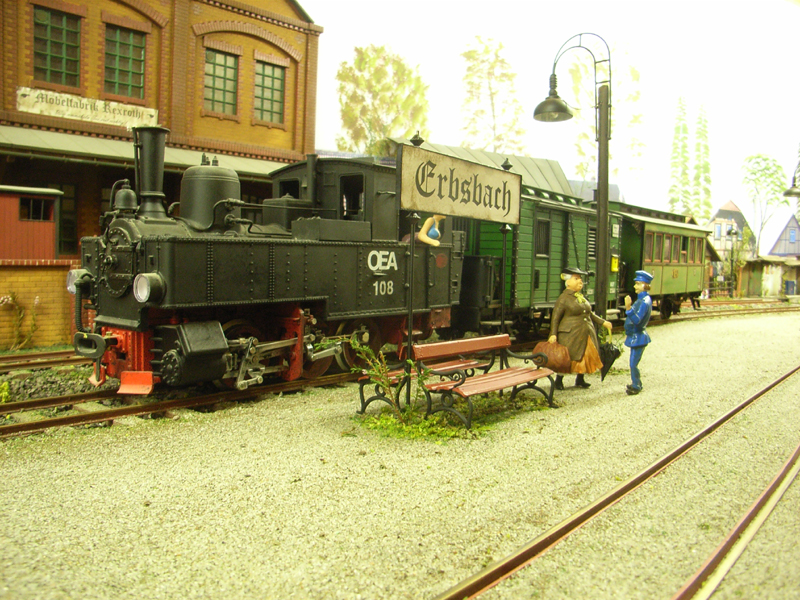045_Bahnsteiglampe_Erbsbach_mit_Lampe_und_Schild