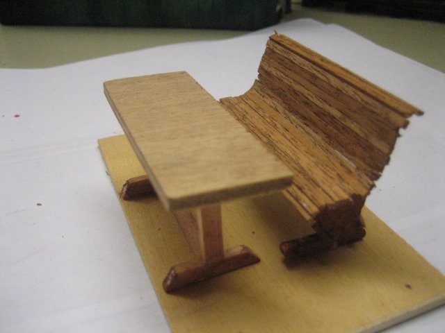 17_Sitzbank_mit_Tisch_640x480