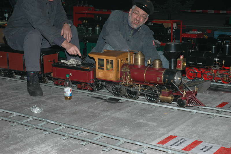 525