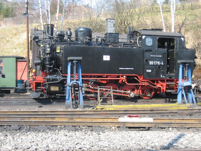 99_1715-4_640x480
