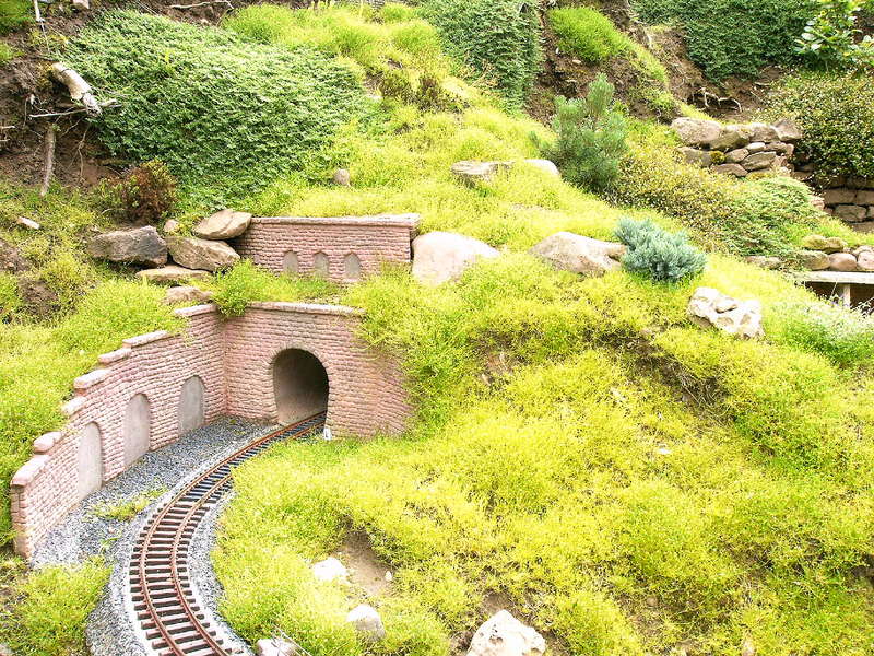 Tunnel mit STÜTZMAUER