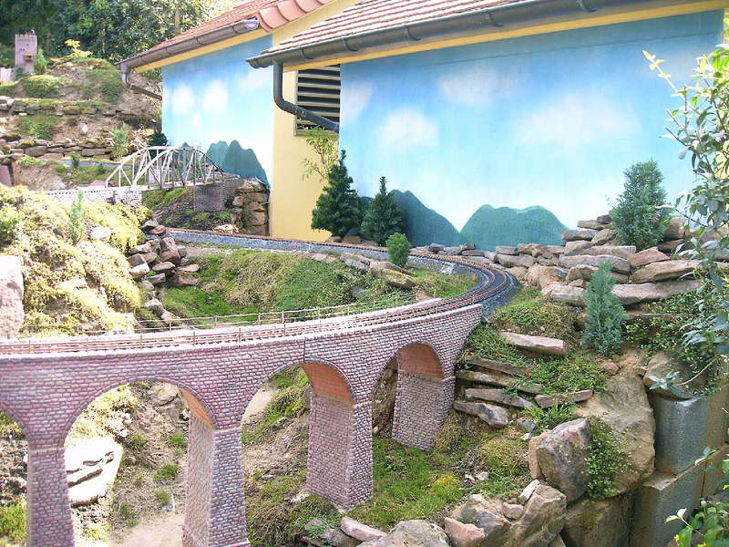 Mit Hintergrund