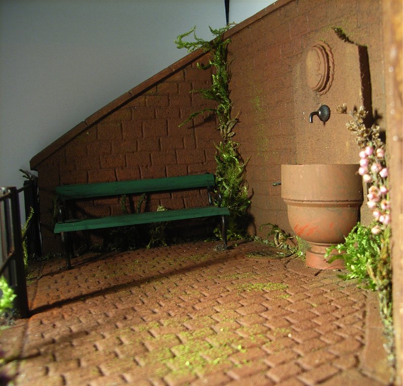 Brunnen_und_Bank_komp