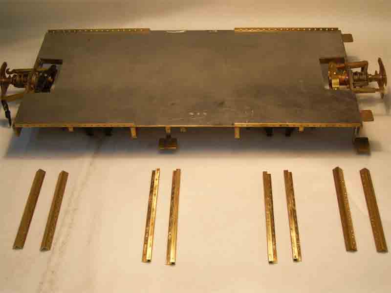 Klappdeckelwagen_Bodenblech und Bordwandstuetzen