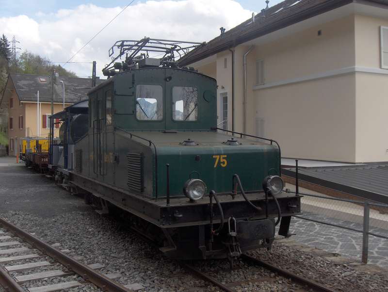 Dienstfahrzeuge im Bahnhof Chamby