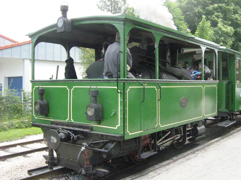 Chiemseebahn-abfahrbereit_in_Prien_4600
