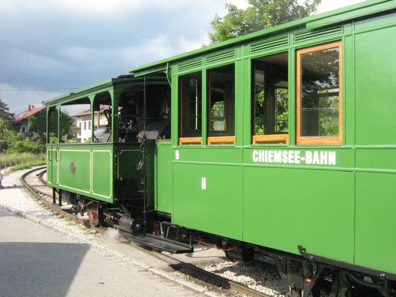 Chiemseebahn-abfahrbereit_in_Prien_4751