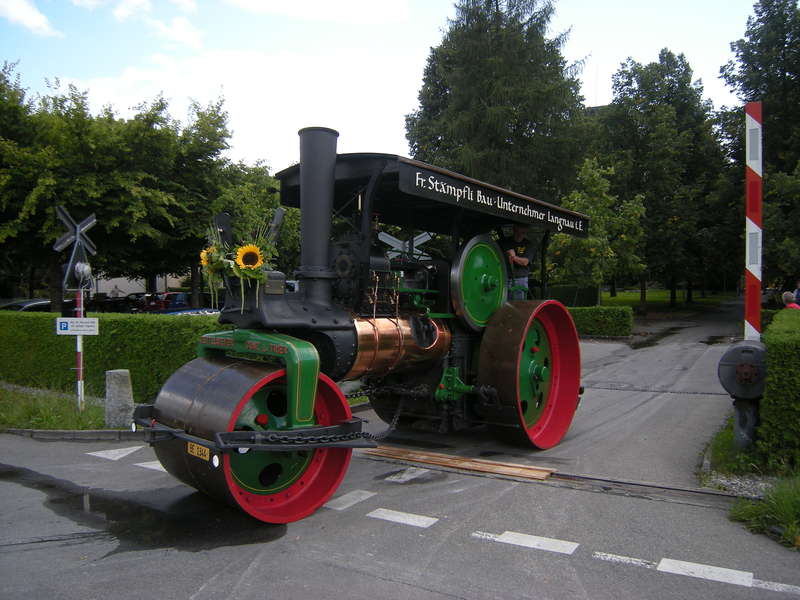 Dampfwalze unterwegs