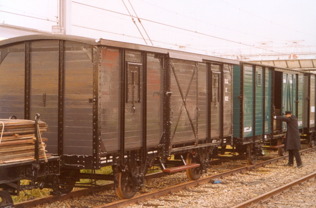 restaurierte und umgespurte Guterwagen in Hoorn