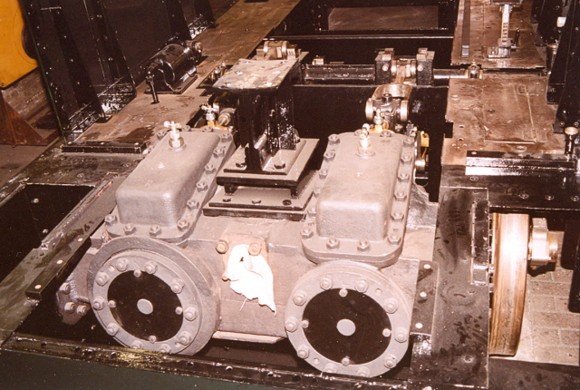 200407-69a_Cylinderblok_Backer_en_Rueb_tramloc