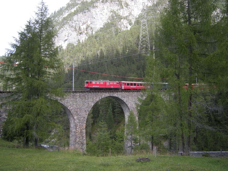 RhB Schnellzug auf der Albula Bahn