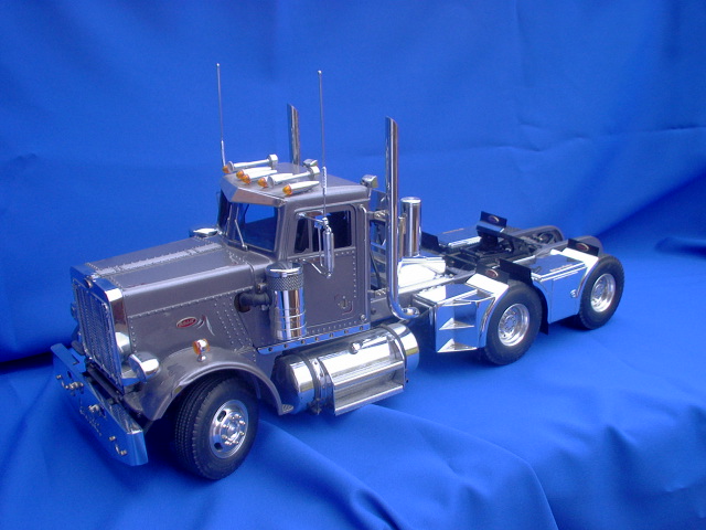 Peterbilt 359 1:16 Messing