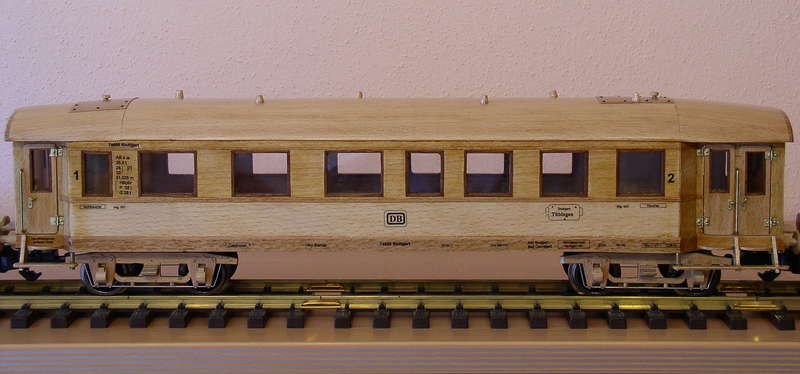 Dampf_Zug_aus_Buche_Perso_Wag_11