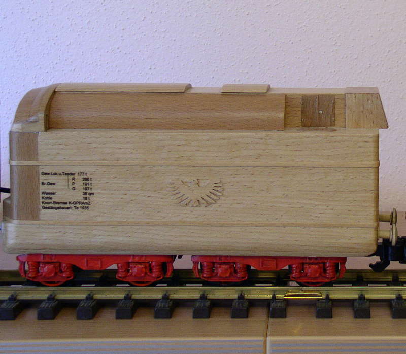 Dampf_Zug_aus_Buche_Tender_08