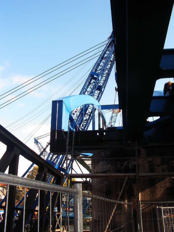 einschieben der neuen Brücke