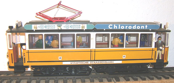 Grosse_Strassenbahn_Seitenansicht