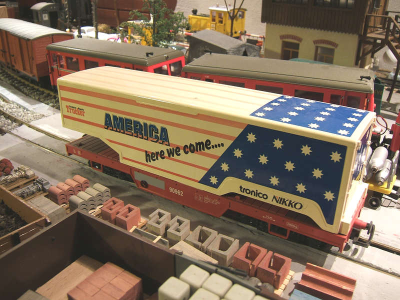 Toytrain_Beladung_Containerwagen