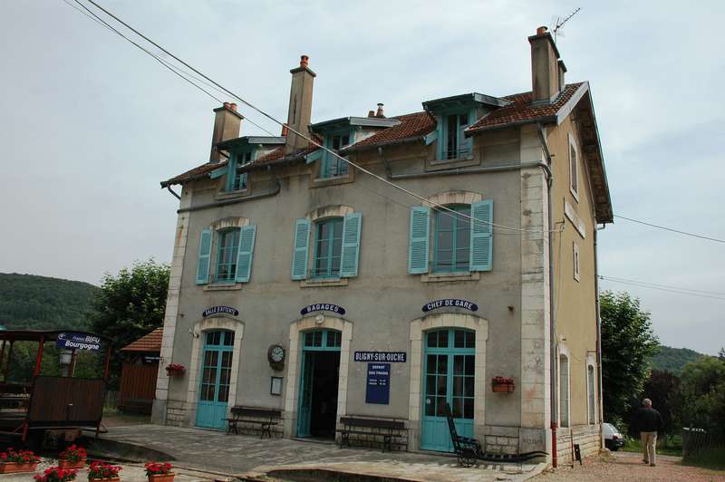 Bahnhofsgebäude  Bligny