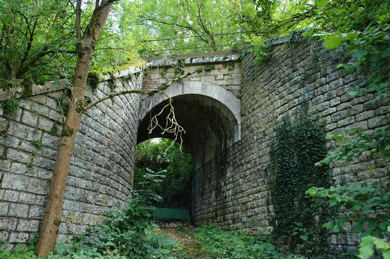 Fertige Bruecke, aber nie befahren