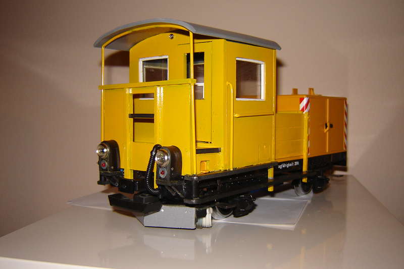 mit Scheinwerfer