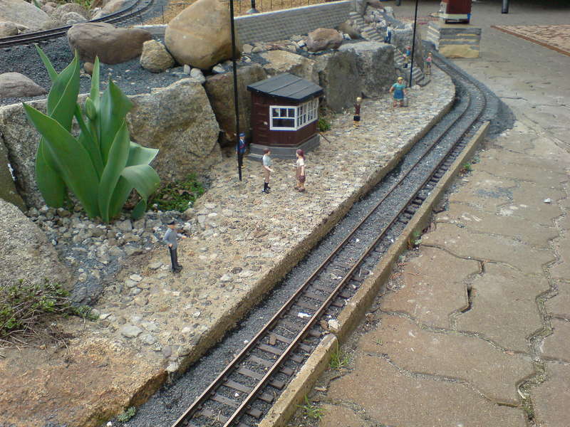 04.09 --- Bahnsteig