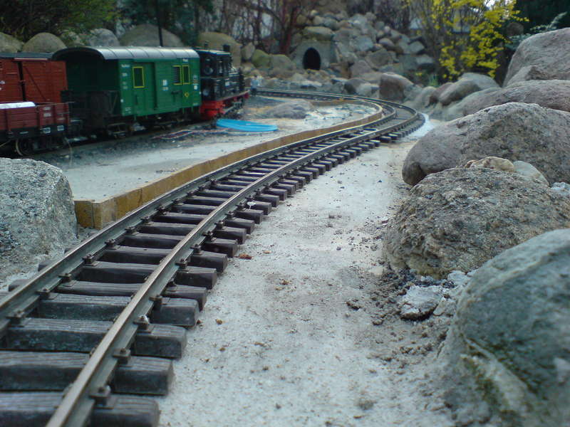 04.09 --- Bahnsteig an der Pendelstrecke